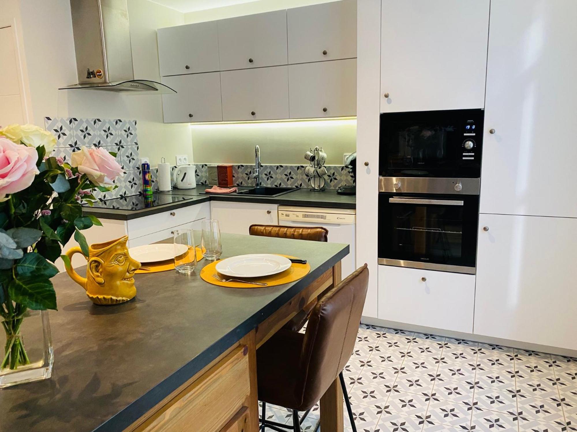 Douillet Et Coquet Appartement Climatise - Parking Prive Gratuit - Centre มงต์เปอลิเยร์ ภายนอก รูปภาพ