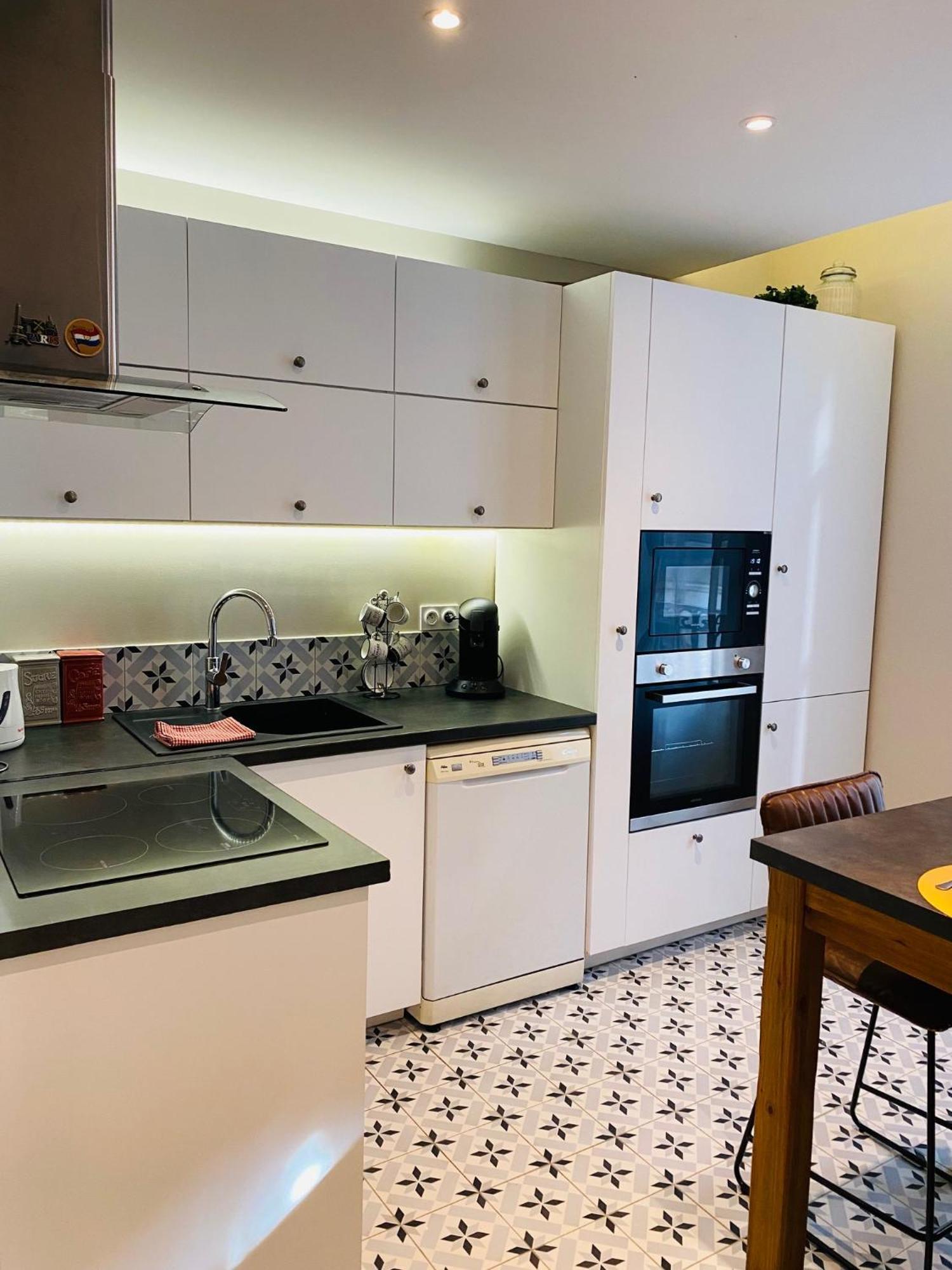 Douillet Et Coquet Appartement Climatise - Parking Prive Gratuit - Centre มงต์เปอลิเยร์ ภายนอก รูปภาพ