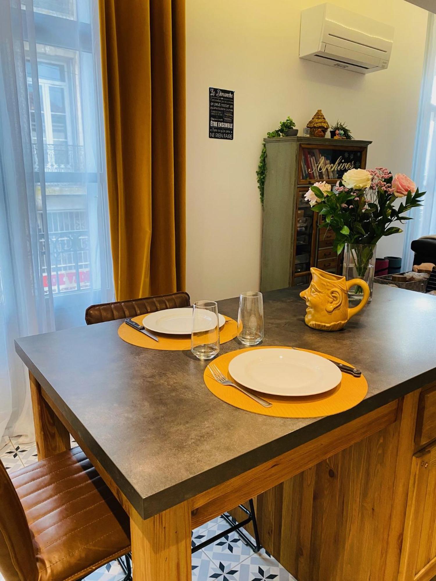 Douillet Et Coquet Appartement Climatise - Parking Prive Gratuit - Centre มงต์เปอลิเยร์ ภายนอก รูปภาพ