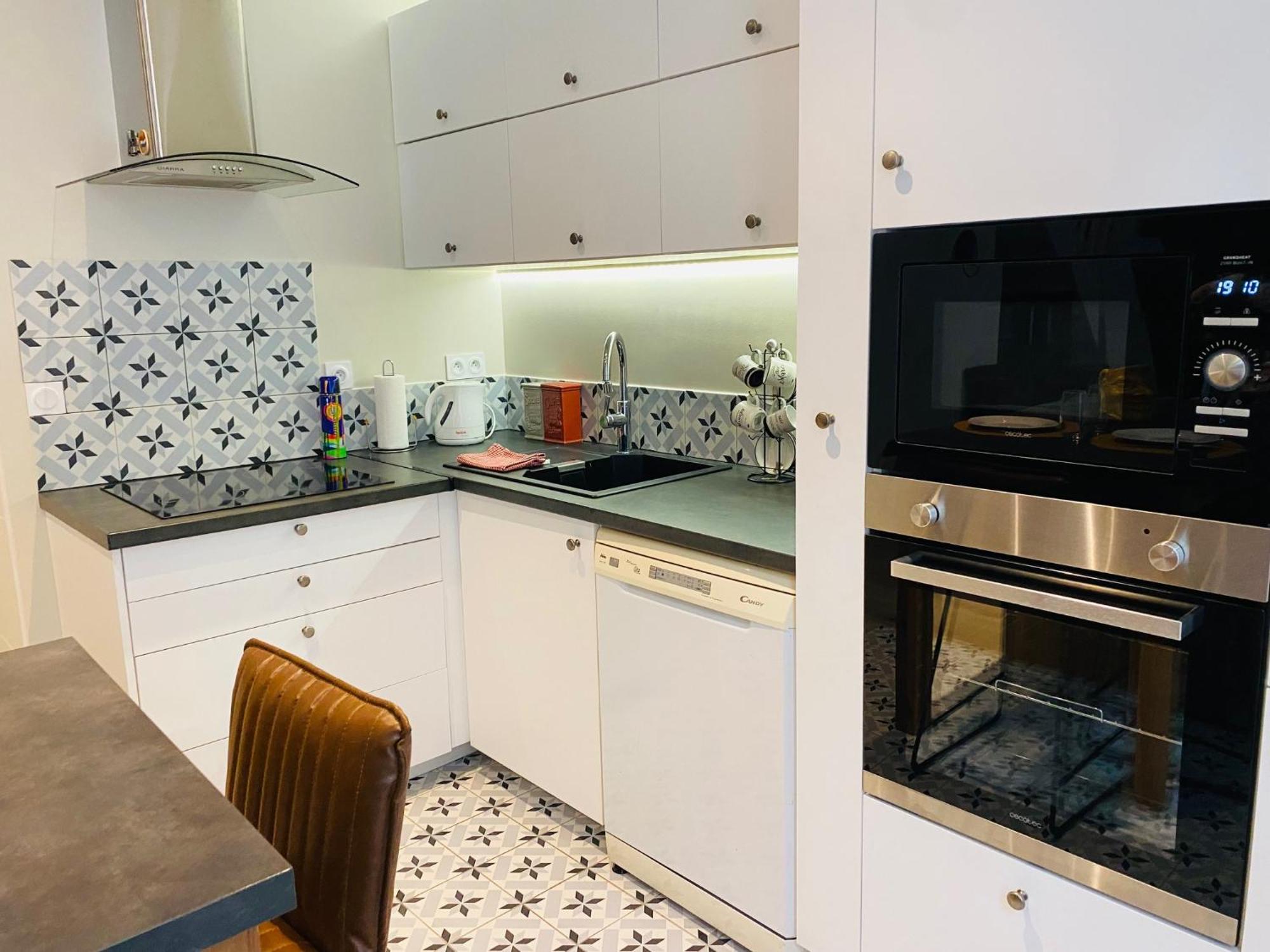 Douillet Et Coquet Appartement Climatise - Parking Prive Gratuit - Centre มงต์เปอลิเยร์ ภายนอก รูปภาพ