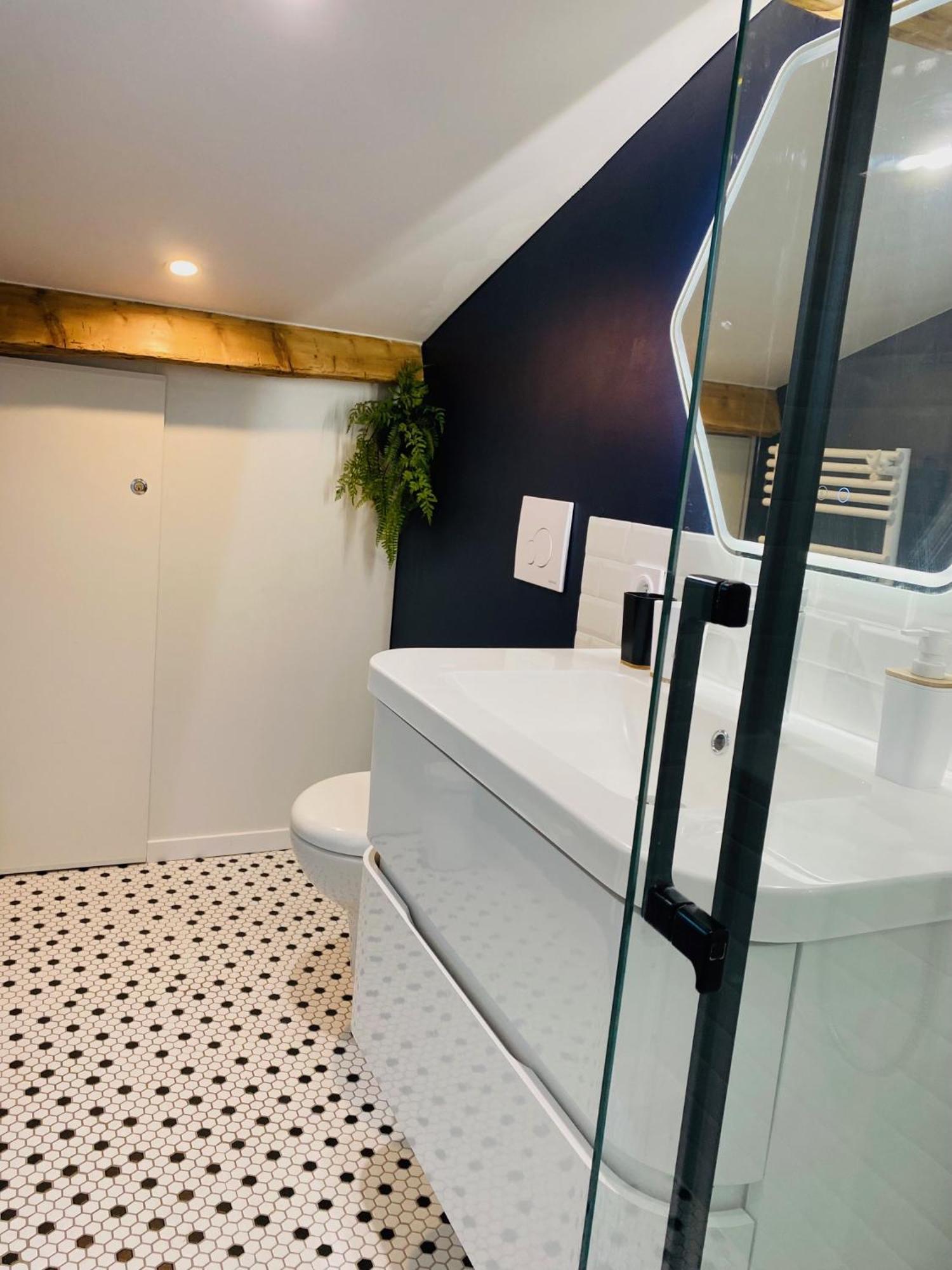 Douillet Et Coquet Appartement Climatise - Parking Prive Gratuit - Centre มงต์เปอลิเยร์ ภายนอก รูปภาพ